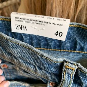 Film fit, mid rise, wide leg jeans.